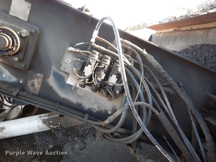 image for item JA9781 2003 Roadtec SB2500C  shuttle buggy material transfer vehicle