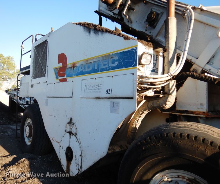 image for item JA9781 2003 Roadtec SB2500C  shuttle buggy material transfer vehicle