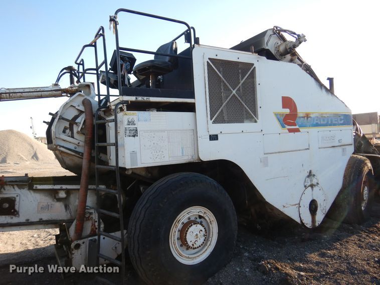 image for item JA9781 2003 Roadtec SB2500C  shuttle buggy material transfer vehicle