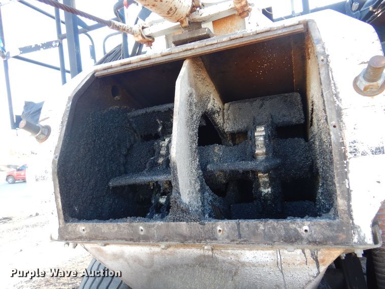 image for item JA9781 2003 Roadtec SB2500C  shuttle buggy material transfer vehicle