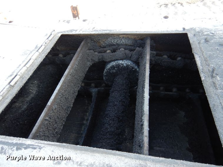 image for item JA9781 2003 Roadtec SB2500C  shuttle buggy material transfer vehicle