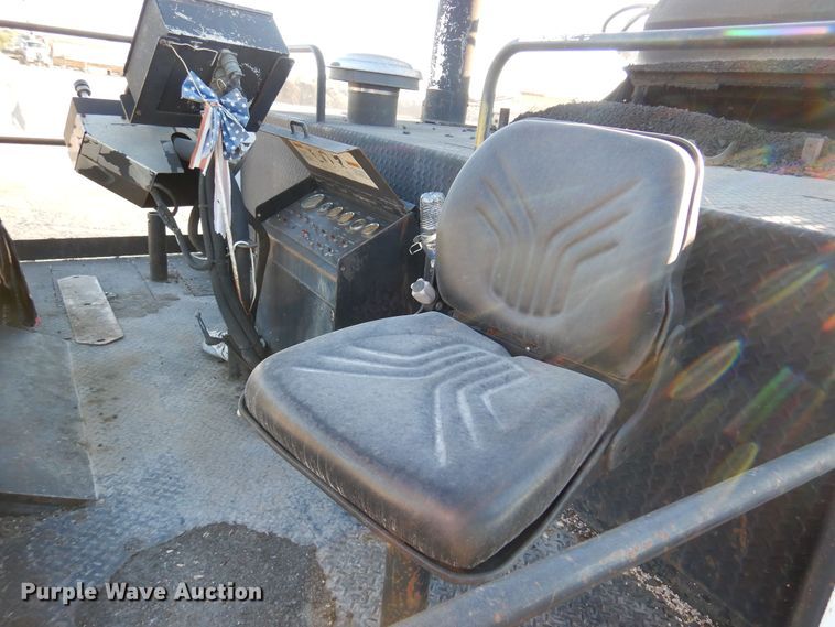 image for item JA9781 2003 Roadtec SB2500C  shuttle buggy material transfer vehicle