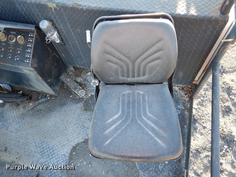 image for item JA9781 2003 Roadtec SB2500C  shuttle buggy material transfer vehicle