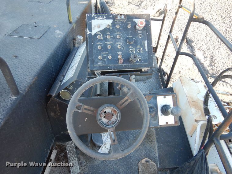 image for item JA9781 2003 Roadtec SB2500C  shuttle buggy material transfer vehicle