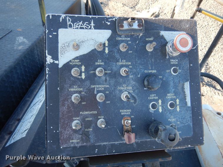 image for item JA9781 2003 Roadtec SB2500C  shuttle buggy material transfer vehicle