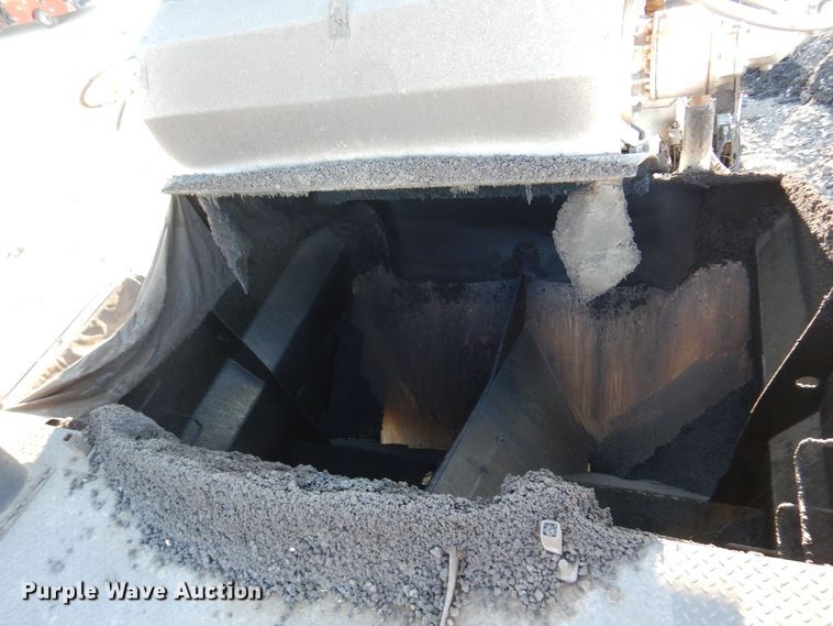 image for item JA9781 2003 Roadtec SB2500C  shuttle buggy material transfer vehicle