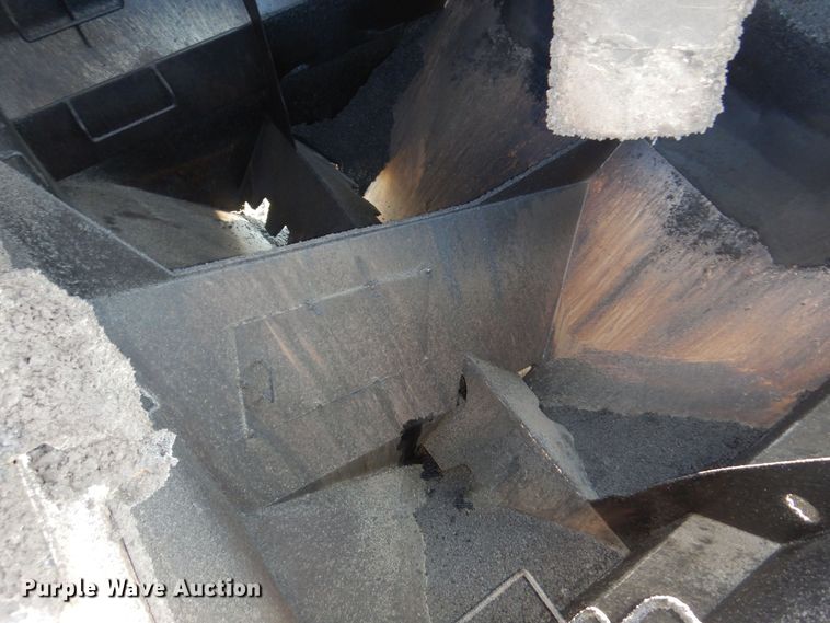 image for item JA9781 2003 Roadtec SB2500C  shuttle buggy material transfer vehicle