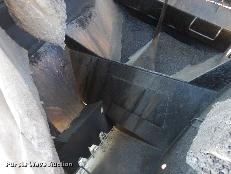 image for item JA9781 2003 Roadtec SB2500C  shuttle buggy material transfer vehicle