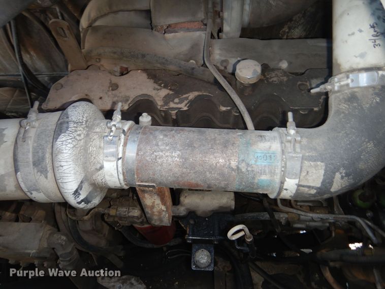 image for item JA9781 2003 Roadtec SB2500C  shuttle buggy material transfer vehicle