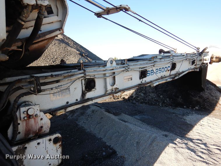 image for item JA9781 2003 Roadtec SB2500C  shuttle buggy material transfer vehicle