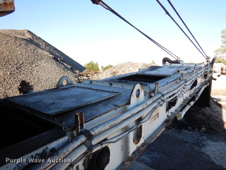 image for item JA9781 2003 Roadtec SB2500C  shuttle buggy material transfer vehicle