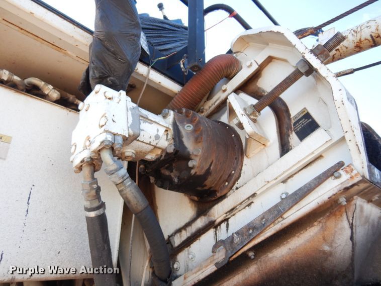 image for item JA9781 2003 Roadtec SB2500C  shuttle buggy material transfer vehicle