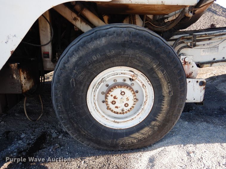 image for item JA9781 2003 Roadtec SB2500C  shuttle buggy material transfer vehicle