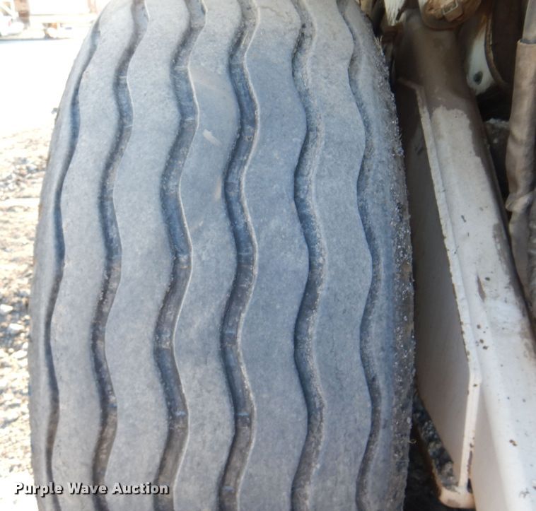 image for item JA9781 2003 Roadtec SB2500C  shuttle buggy material transfer vehicle