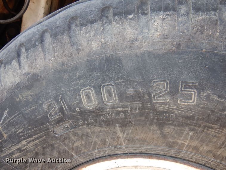 image for item JA9781 2003 Roadtec SB2500C  shuttle buggy material transfer vehicle