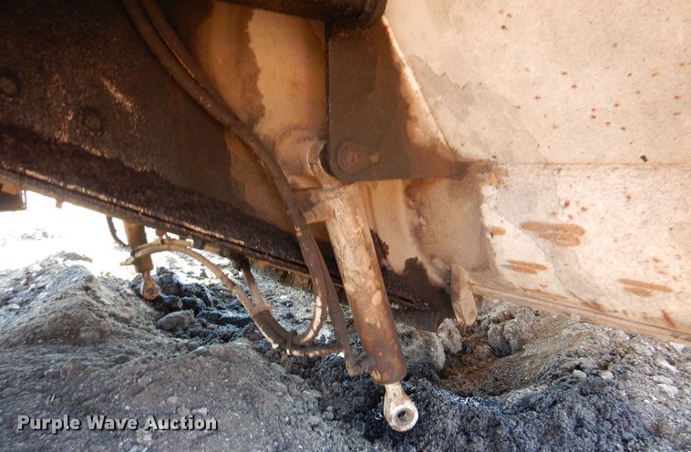 image for item JA9781 2003 Roadtec SB2500C  shuttle buggy material transfer vehicle