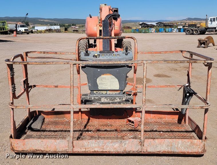 image for item JC9609 2005 JLG 860SJ  boom lift