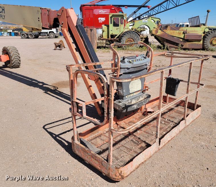 image for item JC9609 2005 JLG 860SJ  boom lift