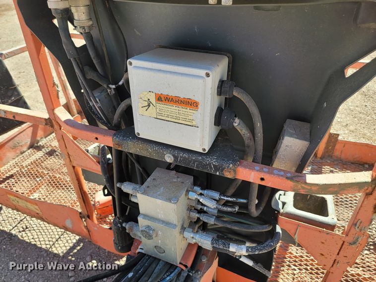 image for item JC9609 2005 JLG 860SJ  boom lift