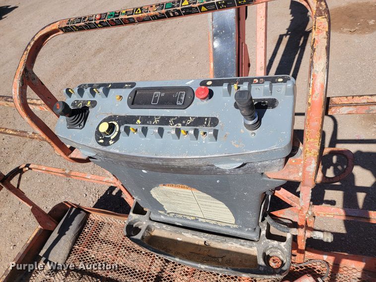 image for item JC9609 2005 JLG 860SJ  boom lift