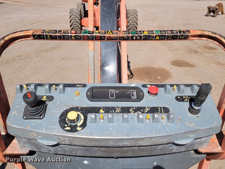 image for item JC9609 2005 JLG 860SJ  boom lift