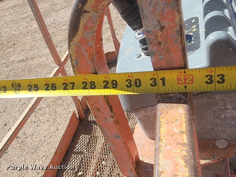 image for item JC9609 2005 JLG 860SJ  boom lift