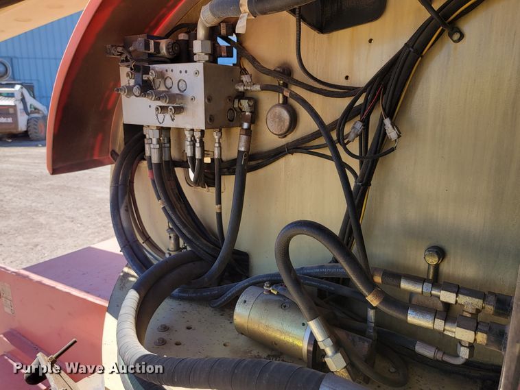 image for item JC9609 2005 JLG 860SJ  boom lift