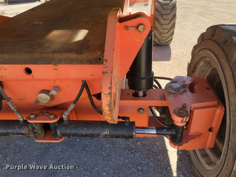 image for item JC9609 2005 JLG 860SJ  boom lift