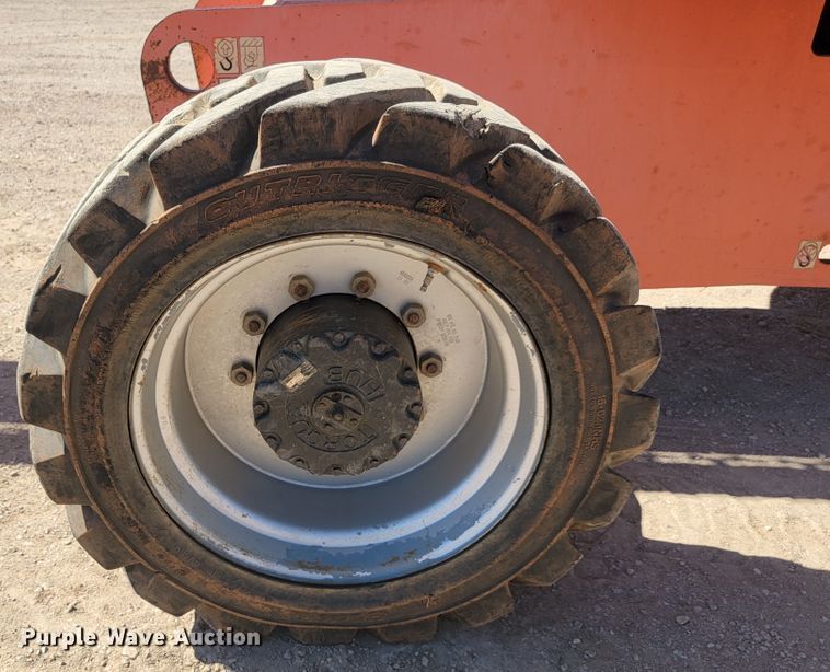 image for item JC9609 2005 JLG 860SJ  boom lift