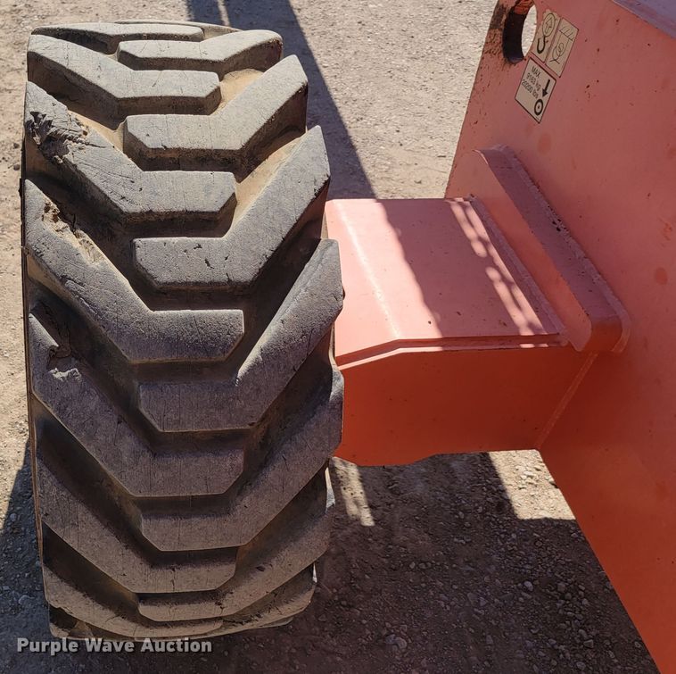 image for item JC9609 2005 JLG 860SJ  boom lift