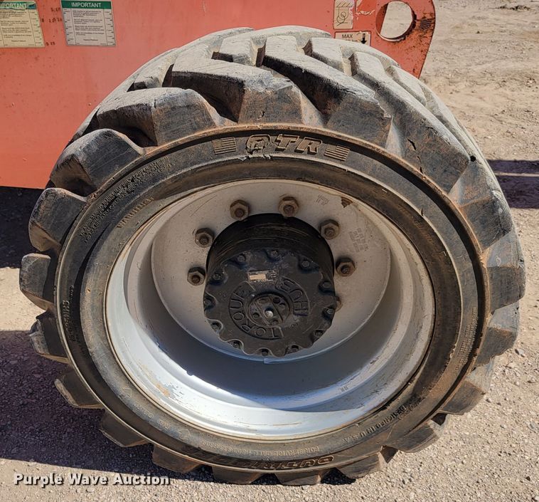 image for item JC9609 2005 JLG 860SJ  boom lift