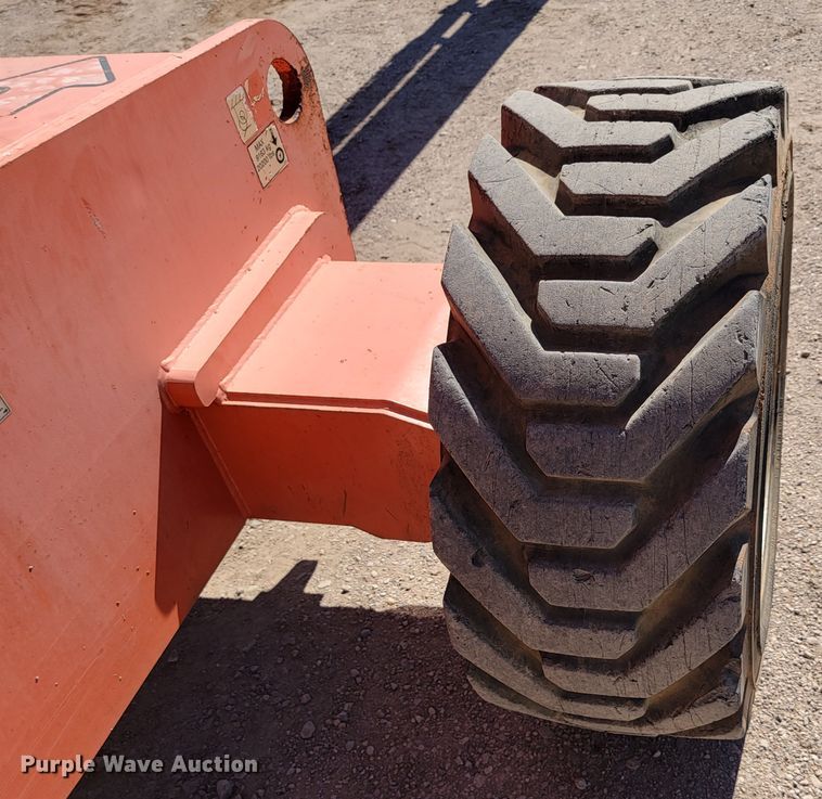 image for item JC9609 2005 JLG 860SJ  boom lift