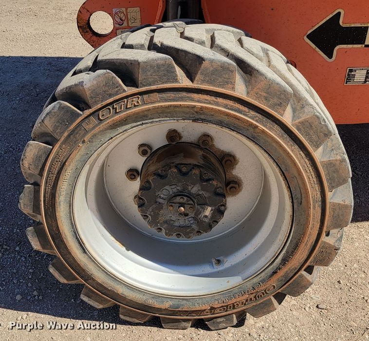 image for item JC9609 2005 JLG 860SJ  boom lift