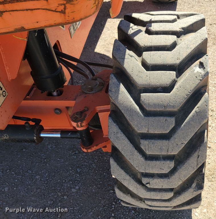 image for item JC9609 2005 JLG 860SJ  boom lift