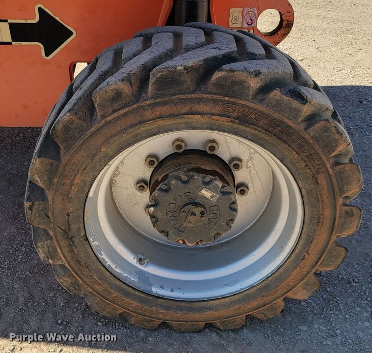 image for item JC9609 2005 JLG 860SJ  boom lift