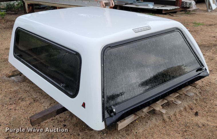 image for item JC9619 Leer  pickup bed topper