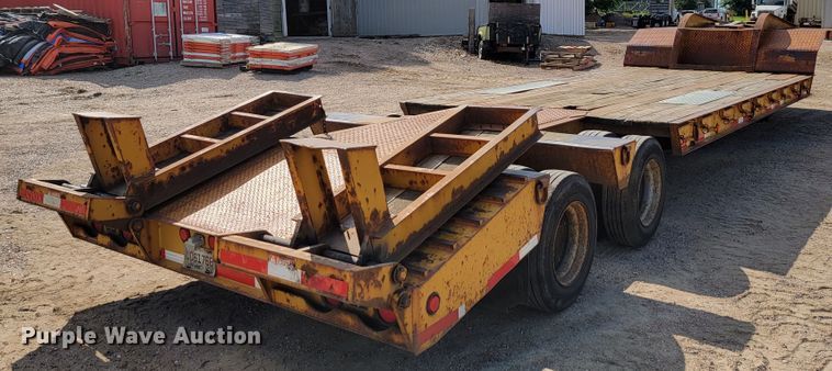 image for item JC9640 1994 Etnyre  equipment trailer