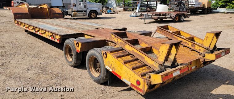 image for item JC9640 1994 Etnyre  equipment trailer