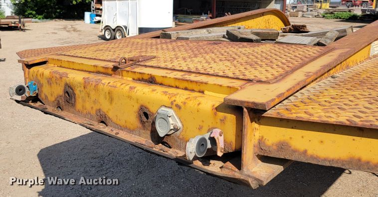 image for item JC9640 1994 Etnyre  equipment trailer