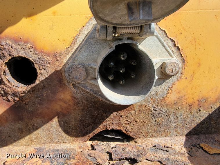 image for item JC9640 1994 Etnyre  equipment trailer