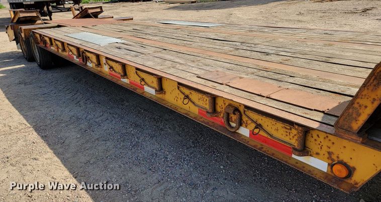 image for item JC9640 1994 Etnyre  equipment trailer