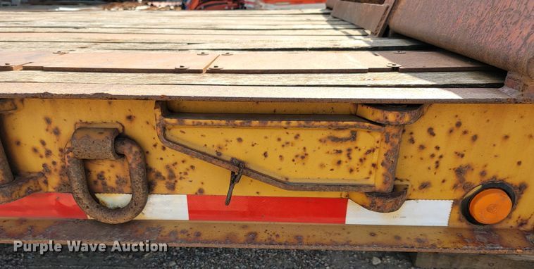 image for item JC9640 1994 Etnyre  equipment trailer