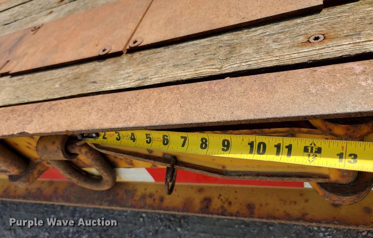 image for item JC9640 1994 Etnyre  equipment trailer