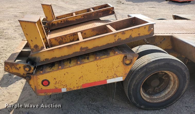 image for item JC9640 1994 Etnyre  equipment trailer