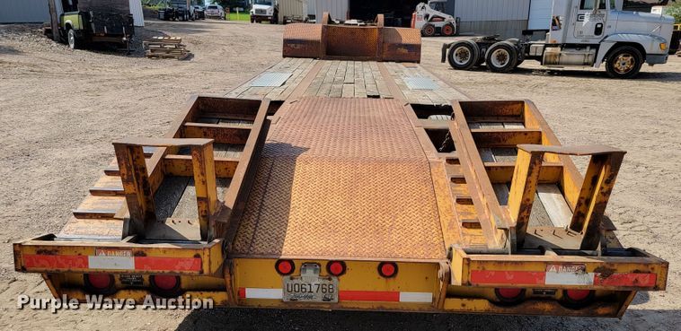 image for item JC9640 1994 Etnyre  equipment trailer