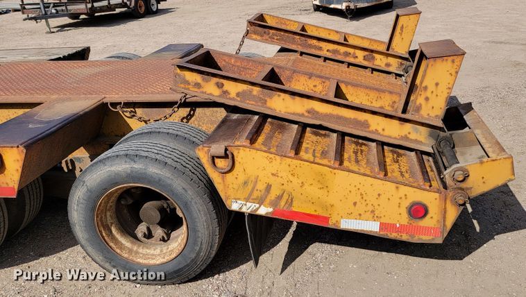 image for item JC9640 1994 Etnyre  equipment trailer