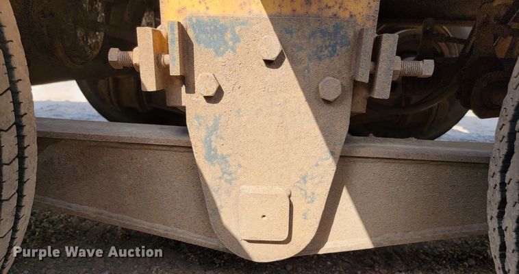 image for item JC9640 1994 Etnyre  equipment trailer