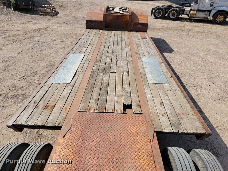 image for item JC9640 1994 Etnyre  equipment trailer