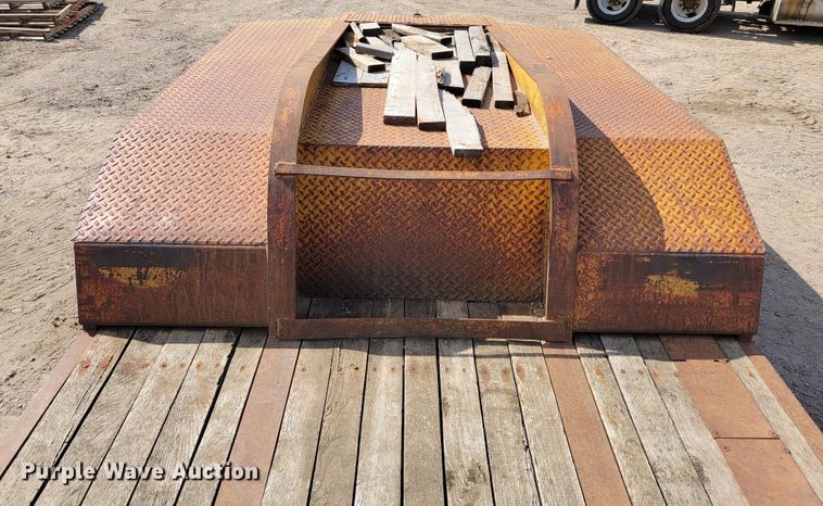 image for item JC9640 1994 Etnyre  equipment trailer