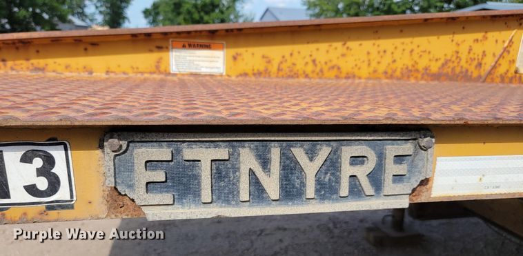 image for item JC9640 1994 Etnyre  equipment trailer